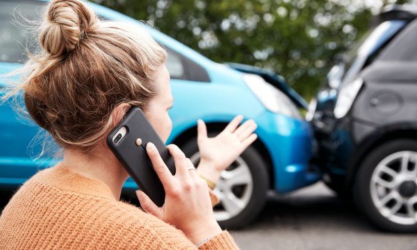 5 reasons you should call your insurance company after a car accident