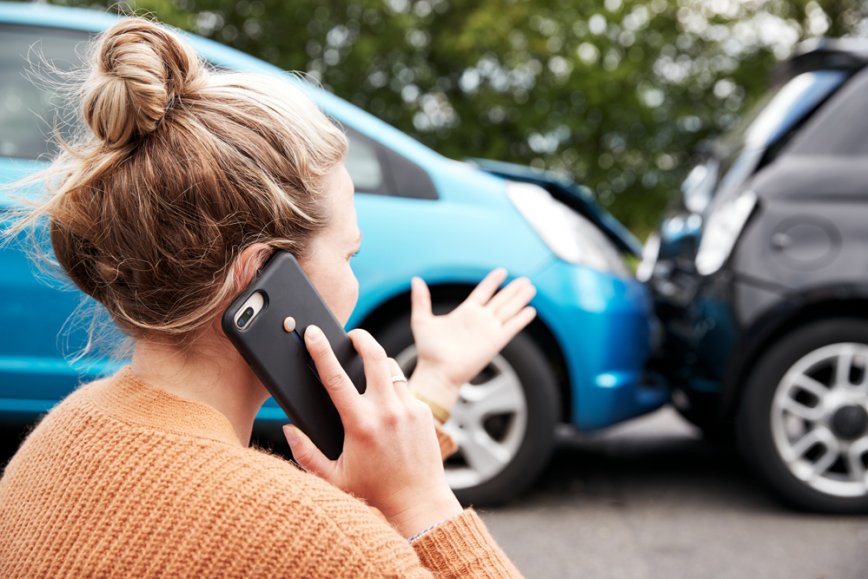 5 reasons you should call your insurance company after a car accident